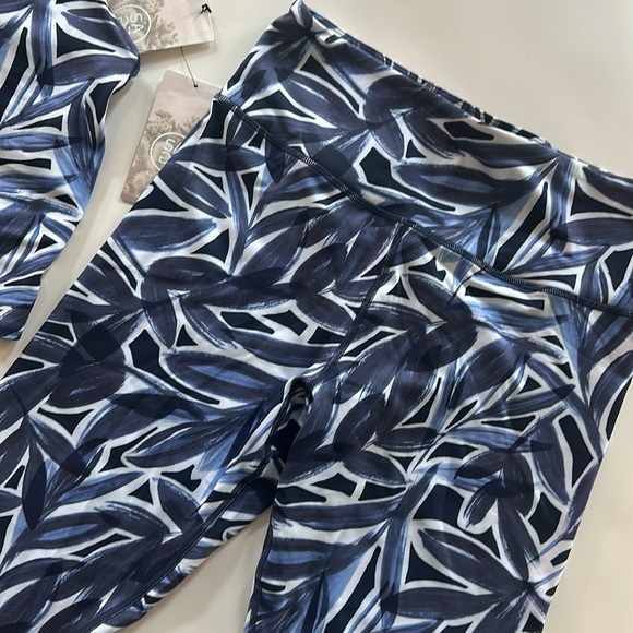 Sage Collective Blue and White Activewear Set - Picture 4 of 11